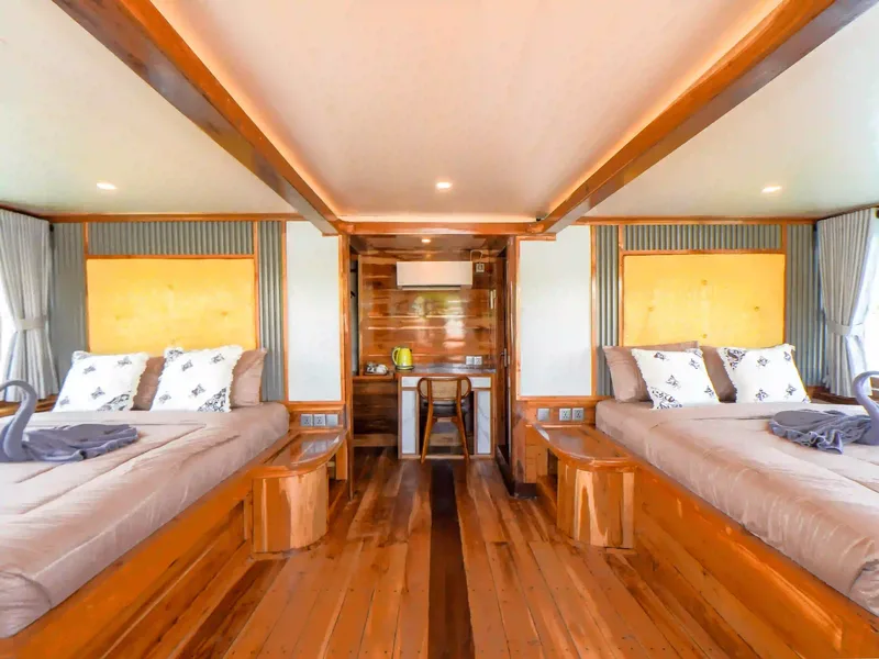 A twin cabin aboard a Komodo liveaboard