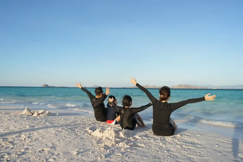 A beach stop on the Komodo route