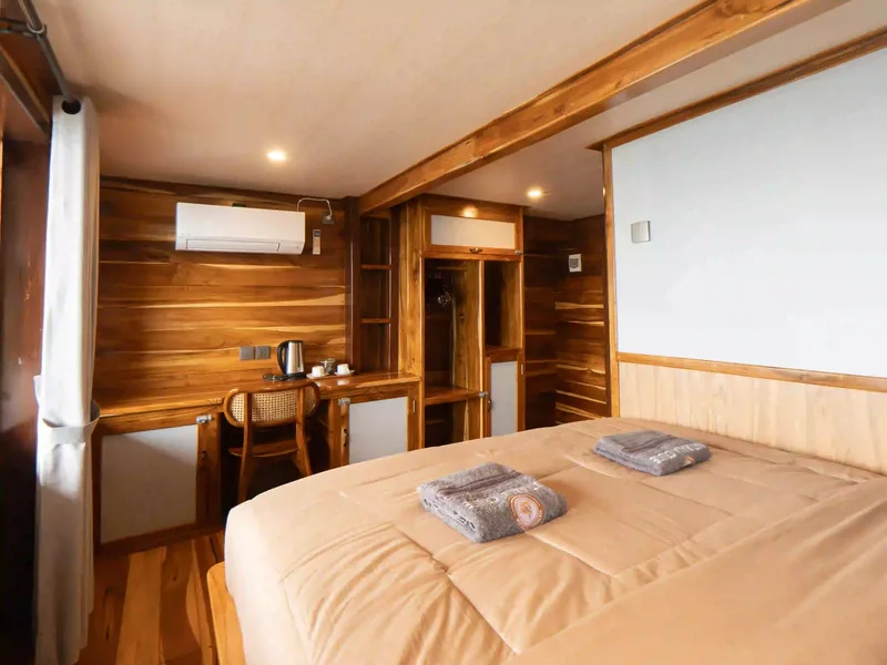 A cabin aboard a Komodo charter yacht