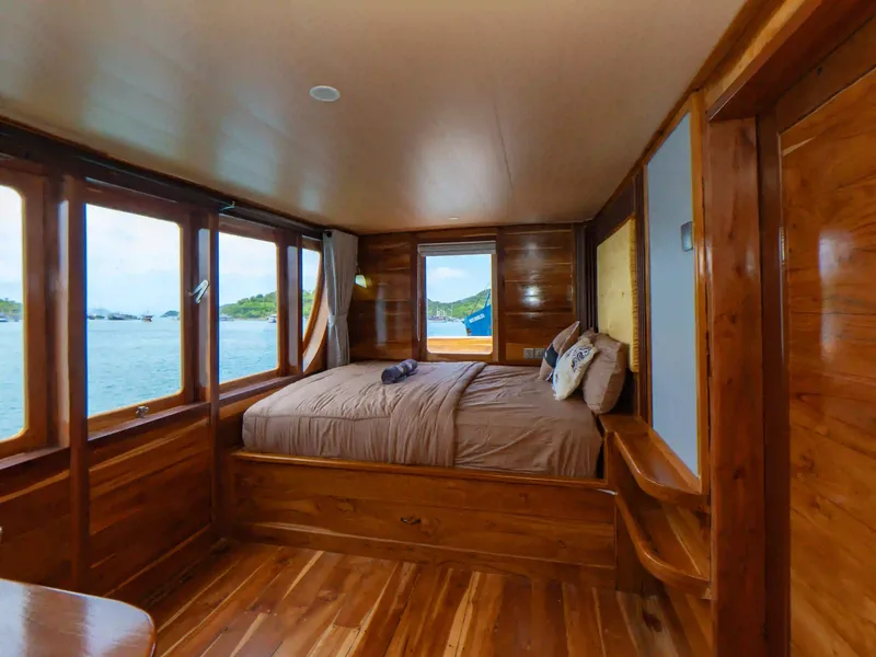 A superior cabin aboard a Komodo charter vessel