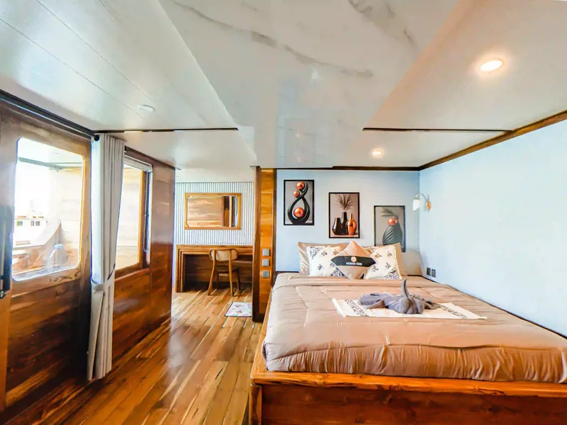 A master cabin with a writing desk aboard a Komodo charter vessel