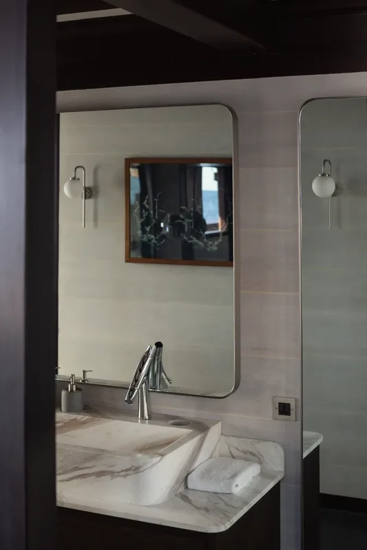 A private ensuite bathroom aboard a Komodo charter vessel